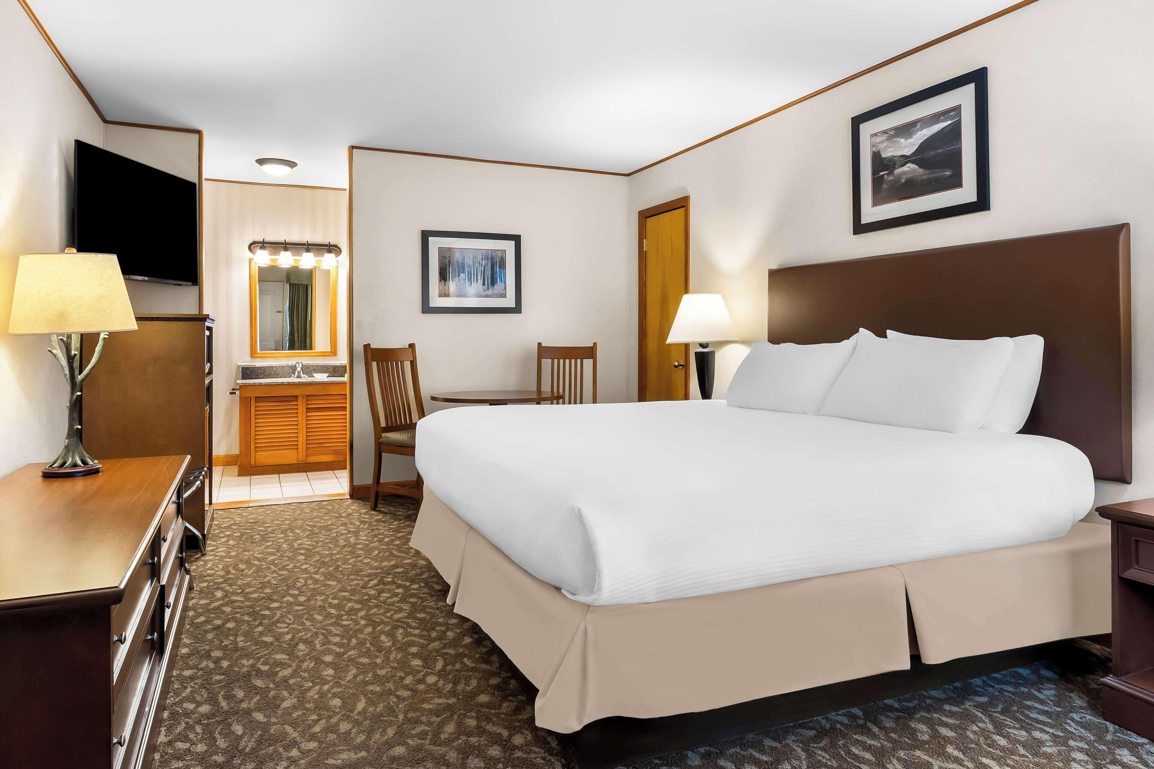 King Room First Floor or Interior Room or Non-Smoking